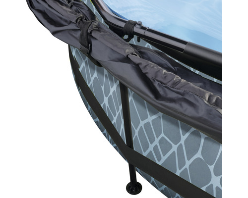 Detailansicht eines Pools mit Abdeckung