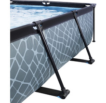 Detailansicht eines Frame-Pools mit Steinmuster