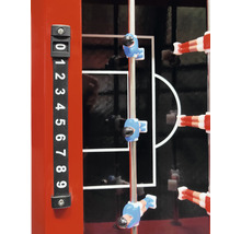 Gros plan sur un baby-foot avec compteur de points et figurines.