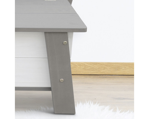 Vue détaillée d''un coffre à jouets en bois