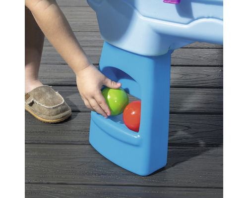 Vue détaillée d''une table de jeu avec compartiment de rangement et balles colorées.