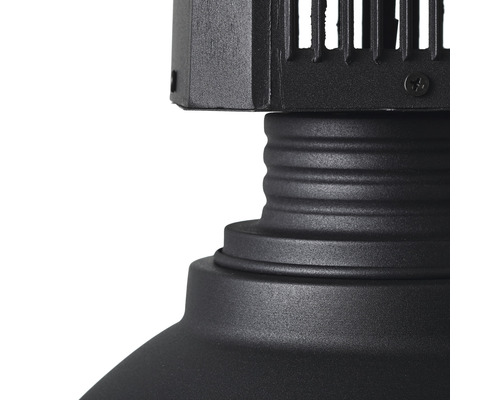 Detailaufnahme einer schwarzen Aussenleuchte mit geriffeltem Design.