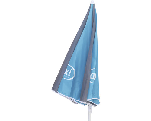 Geschlossener Strandschirm mit Logos