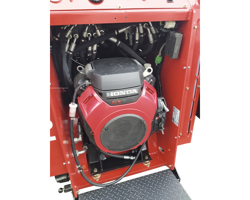 Vue détaillée d''un moteur Honda GX690 dans une machine