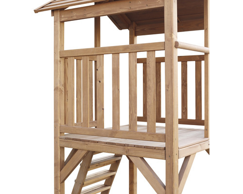 Detailansicht eines Holzspielhauses mit Leiter und Überdachung