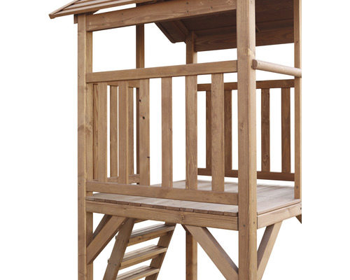 Detailansicht eines Spielhauses aus Holz mit Geländer und Leiter