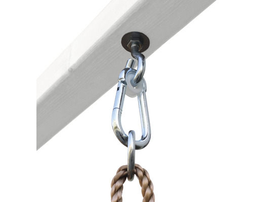 Schaukelbefestigung mit Karabinerhaken an Holzbalken