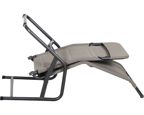 Zusammengeklappter Relaxsessel für den Garten