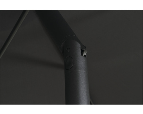 Detailansicht eines Sonnenschirmgelenks.