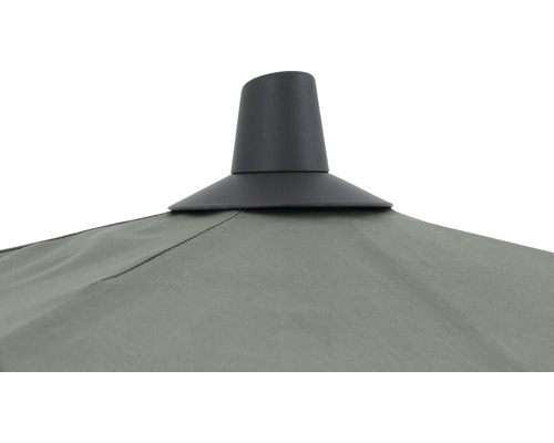 Detailaufnahme eines Gartenschirms