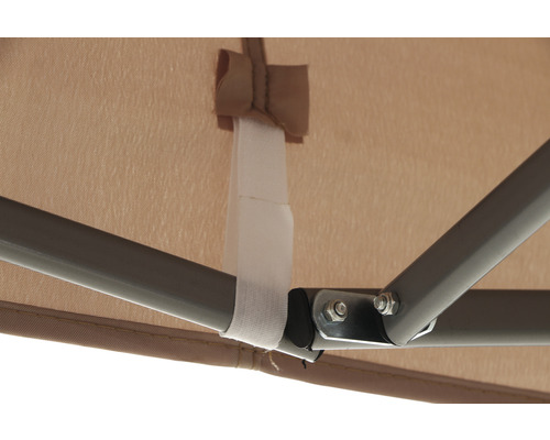 Detailansicht eines Partyzeltes mit Rahmen und Stoffdach