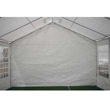 Vue intérieure d''un pavillon avec cadre en acier et parois en tissu