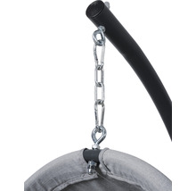 Detailaufnahme der Aufhängung eines Hängesessels mit Kette