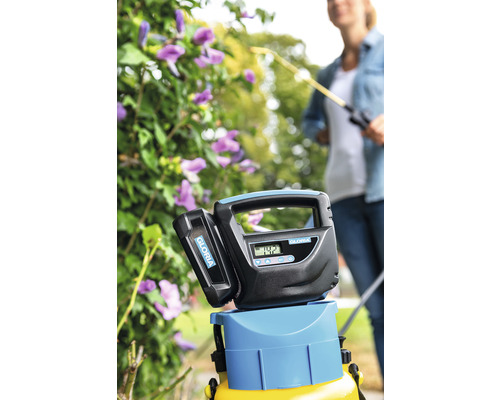 Gloria Logo auf einem Akku-Drucksprühgerät im Garten