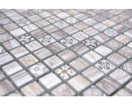 Vue détaillée de carreaux de mosaïque avec aspect bois et motifs floraux