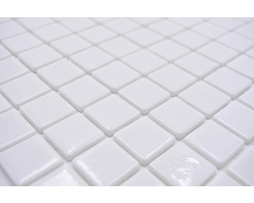 Nahaufnahme von quadratischen Mosaikfliesen