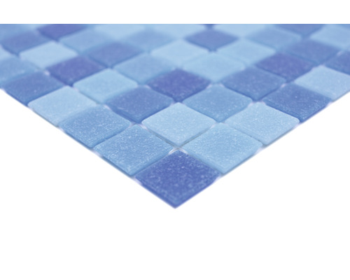 Mosaikfliese mit quadratischen Glassteinen