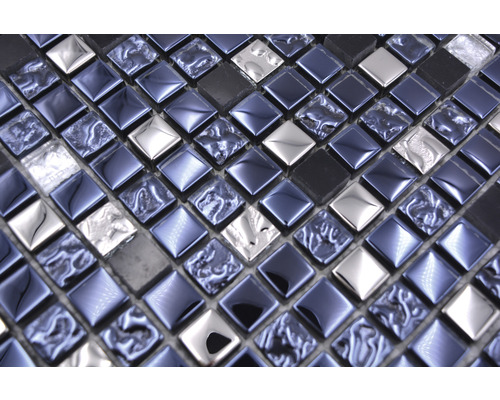 Gros plan de carreaux de mosaïque bleus, argentés et noirs