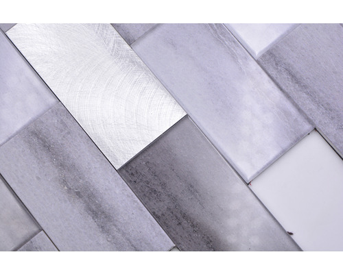 Mosaikfliesen aus Marmor und Metall im Fischgrätenmuster