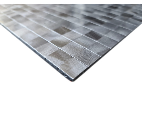 Mosaikfliese aus Metall mit quadratischem Muster