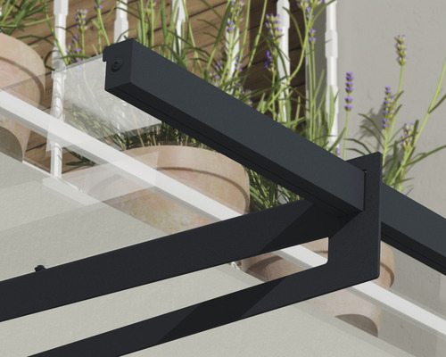 Vue détaillée d''un toit de terrasse en métal et verre
