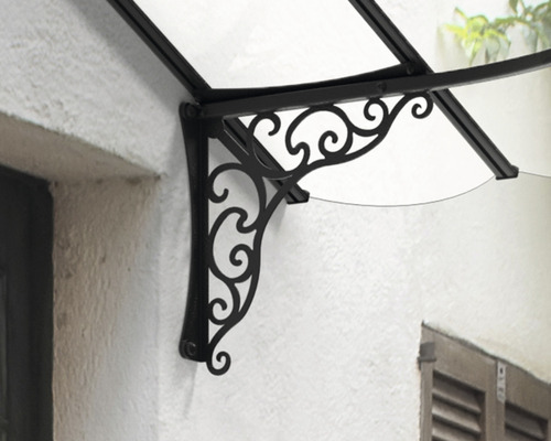 Vordach mit dekorativen, geschwungenen Streben