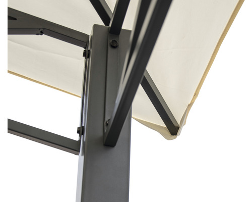 Detailansicht eines Pavillons mit Metallrahmen und Stoffdach