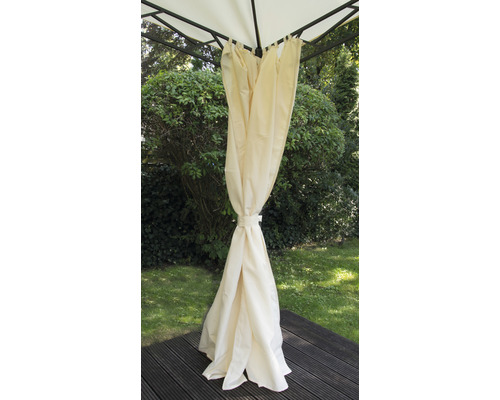 Rideau latéral enroulé d''un pavillon