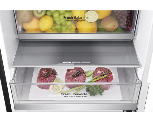 Intérieur d''un réfrigérateur avec bac à légumes et compartiment fraîcheur pour la viande, le poisson et les légumes