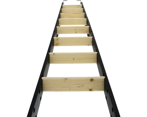Bodentreppe mit Holzstufen