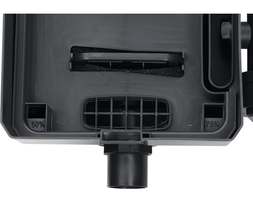 Innenansicht eines Teichfilters mit Filtermaterial