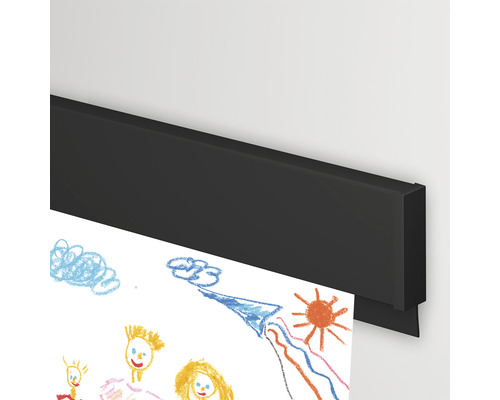 Système de fixation murale pour la présentation de dessins d''enfants