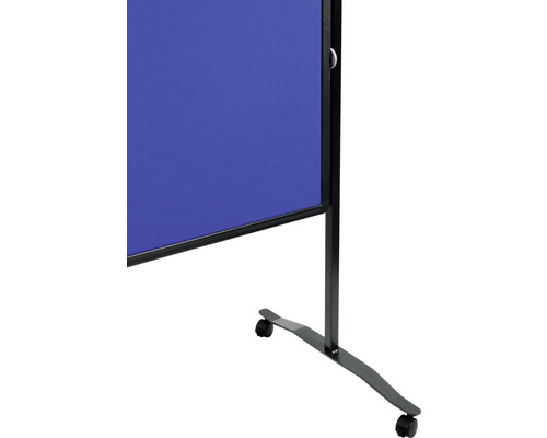 Cloison mobile autoportante avec surface bleue et roulettes