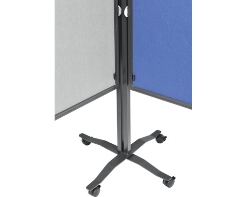 Tableau d''affichage mobile avec pied à roulettes et surface en tissu gris et bleu