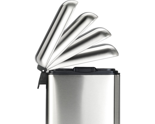 Treteimer aus Edelstahl mit offenem Deckel