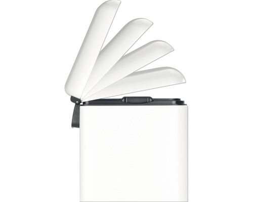 Poubelle avec couvercle oscillant ouvert