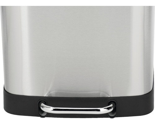 Gros plan d''une poubelle à pédale en acier inoxydable