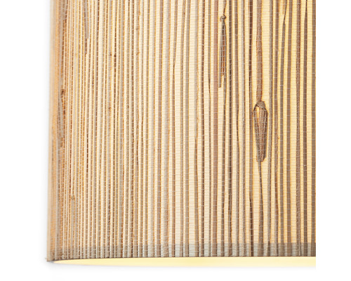 Gros plan d'une applique murale avec abat-jour en matériaux naturels