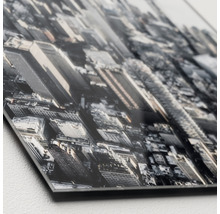 Gros plan d''une photo sur verre acrylique avec vue sur la ville