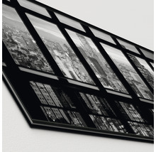 Image en verre en noir et blanc avec vue sur la ville
