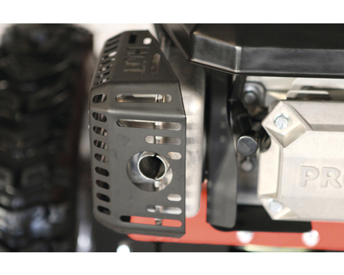 Detailaufnahme eines Motorauspuffs mit Hitzeschild