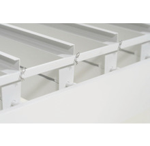 Vue détaillée d''une sous-structure blanche pour plafonds suspendus.