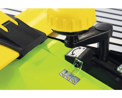 Vue détaillée d''une raboteuse avec molette de réglage jaune et mécanisme d''ajustement