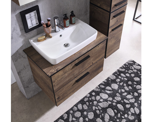 Meuble-lavabo de salle de bains avec décor bois, vasque à poser, robinetterie et tiroirs