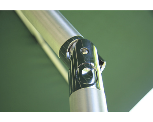 Detailaufnahme eines Sonnenschirmgelenks