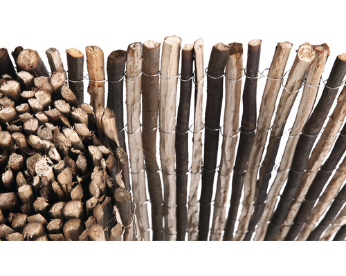 Rouleau de clôture en bois à partir de matériaux naturels