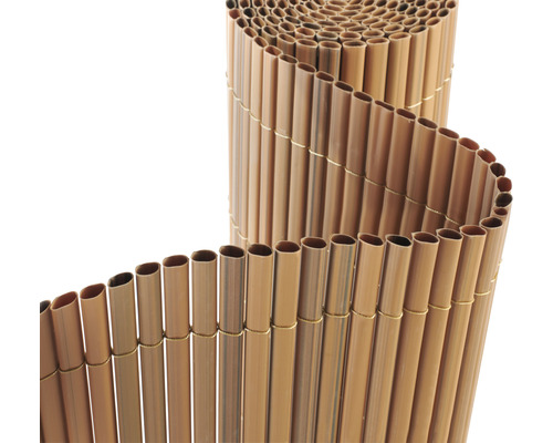 Sichtschutzmatte Konsta PVC ovalförmig 3 x 0,9 m teakfarben Bambusmatte aufgerollt für den Gartenzaun