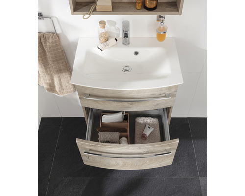 Waschtisch mit Schublade und geöffneter Schublade im Badezimmer