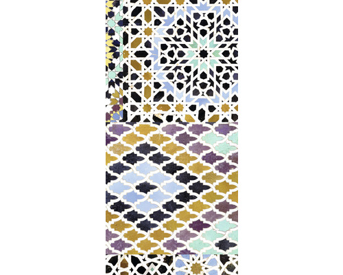 Detailaufnahme von Mosaikfliesen mit geometrischen Mustern