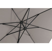 Vue détaillée d''un parasol avec armature et revêtement